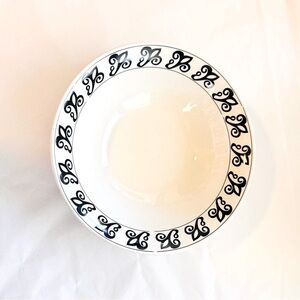 ONEIDA Casual Settings 'Classica' Black & White Serving Bowl 9” Large Bowl